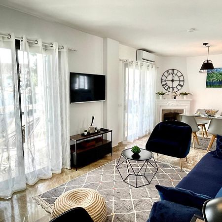 Riviera By The Beach 2 Bedroom Apartment Sitio de Calahonda エクステリア 写真